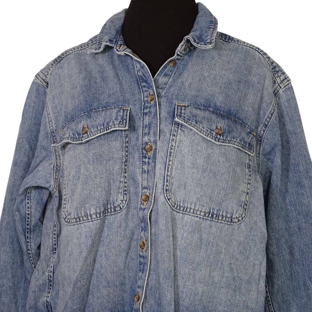 Universal Thread Oversized Denim Shirt Women Size M Long Sleeve Flap Pocket - Picture 2 of 11
